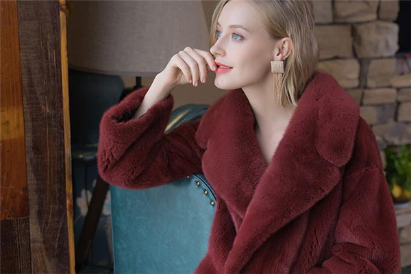 皮草為什么會(huì)掉毛 屬于正常浮毛 皮草為什么會(huì)掉毛 屬于正常浮毛