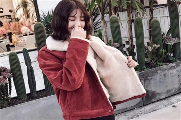 羊羔毛外套搭配圖片 過冬保暖又百搭 羊羔毛外套搭配圖片 過冬保暖又百搭