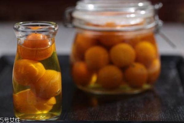 金桔可以泡水喝嗎 金桔泡水要注意 金桔可以泡水喝嗎 金桔泡水要注意