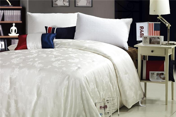 蠶絲被怎么洗 蠶絲被清洗注意事項(xiàng)