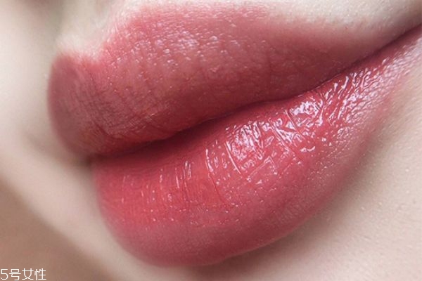mac口紅哪個(gè)系列最滋潤 mac口紅哪款滋潤度好