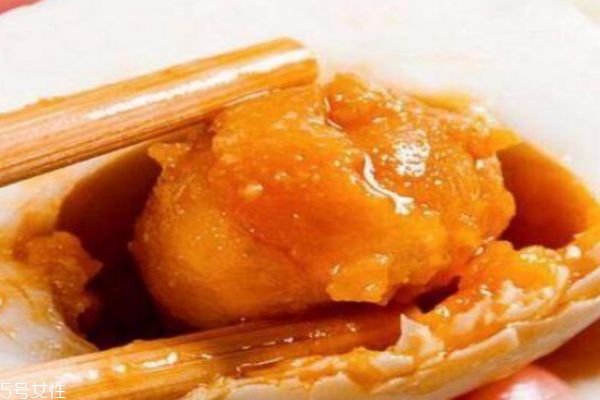 咸鴨蛋哪里的最好吃 這三類(lèi)人不能吃咸鴨蛋