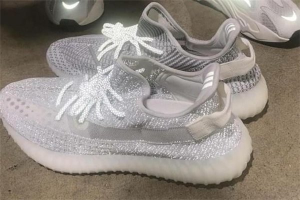 yeezy 350滿(mǎn)天星發(fā)售價(jià)格 夜晚吸睛神器