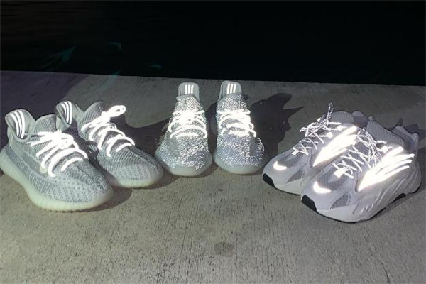 yeezy 350滿(mǎn)天星發(fā)售價(jià)格 夜晚吸睛神器