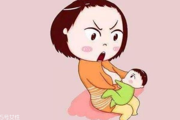 寶寶嗆奶怎么判斷沒事 嗆奶后應該如何急救呢 寶寶嗆奶怎么判斷沒事 嗆奶后應該如何急救呢