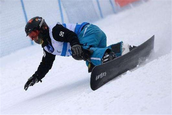 滑雪可以穿雪地靴嗎 最好換專業(yè)滑雪鞋 滑雪可以穿雪地靴嗎 最好換專業(yè)滑雪鞋