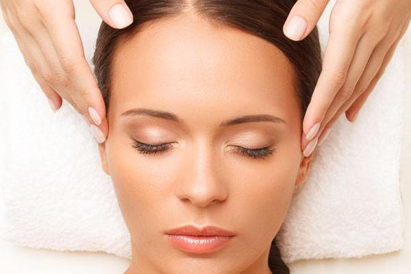 臉浮腫怎么按摩消腫 6步驟按摩消腫 臉浮腫怎么按摩消腫 6步驟按摩消腫