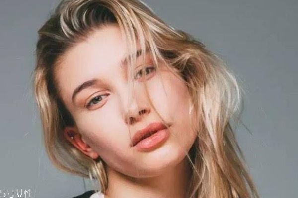 油皮用什么定妝比較好 粉類的定妝產品