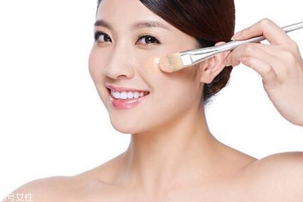 油皮適合用定妝噴霧嗎 適合油皮使用的定妝噴霧