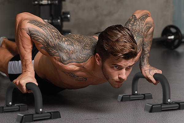 俯臥撐能讓肩膀變寬嗎 有這個作用 俯臥撐能讓肩膀變寬嗎 有這個作用