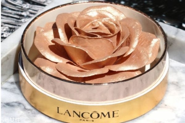 蘭蔻圣誕限量玫瑰高光是什么顏色 蘭蔻2018圣誕玫瑰高光 蘭蔻圣誕限量玫瑰高光是什么顏色 蘭蔻2018圣誕玫瑰高光