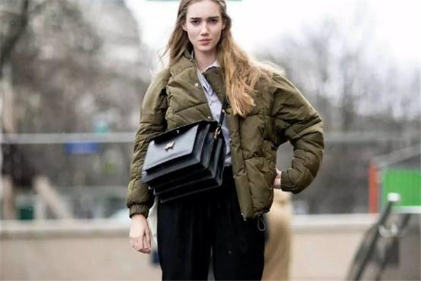 小個子怎么挑選羽絨服 版型顏色都很重要