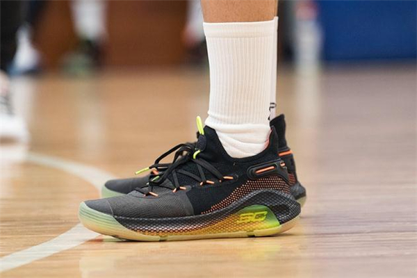 ua curry 6庫里6代戰(zhàn)靴測評(píng) 一起感受全掌緩震