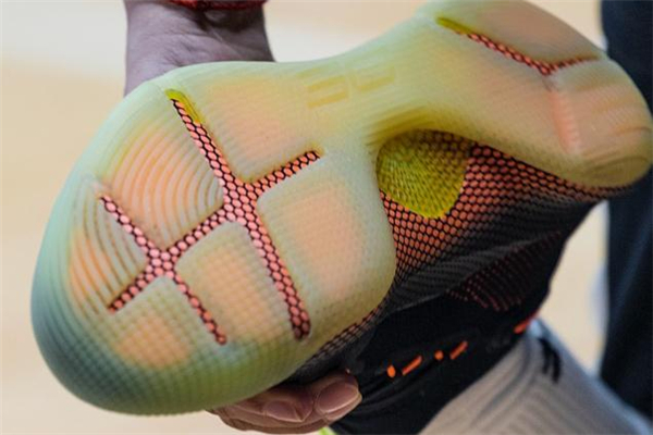 ua curry 6庫里6代戰(zhàn)靴測評(píng) 一起感受全掌緩震