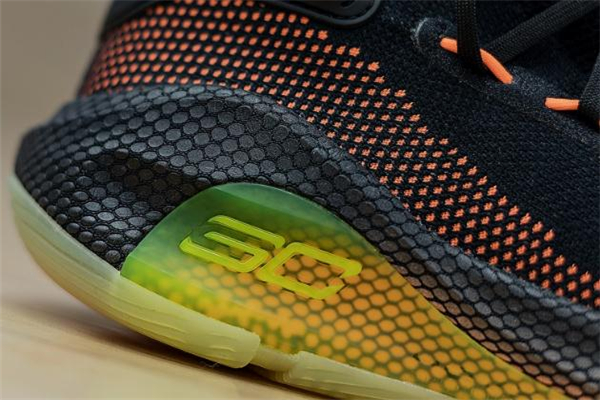 ua curry 6庫里6代戰(zhàn)靴測評(píng) 一起感受全掌緩震