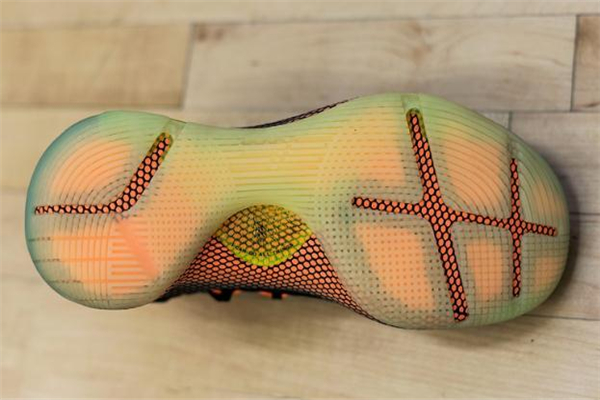 ua curry 6庫里6代戰(zhàn)靴測評(píng) 一起感受全掌緩震