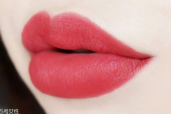 植村秀無色限啞光唇膏bg955試色 霧面滋潤又顯色 植村秀無色限啞光唇膏bg955試色 霧面滋潤又顯色