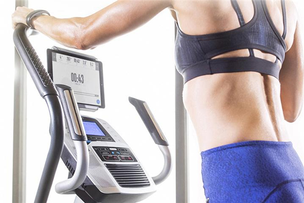 橢圓機(jī)會(huì)使腿粗嗎 姿勢要正確
