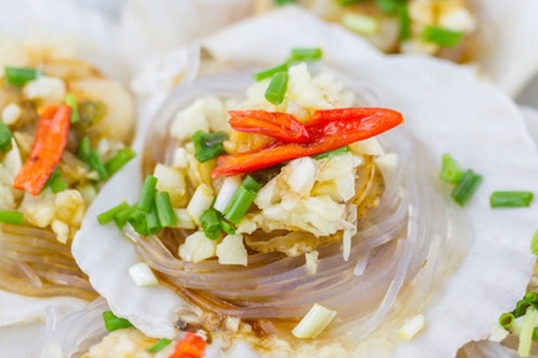 為什么扇貝比生蠔貴 因?yàn)樯蓉惛贸?>
               <p class=