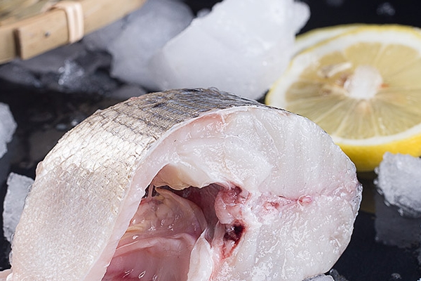 海鱸魚怎么去內(nèi)臟 方法很簡單 海鱸魚怎么去內(nèi)臟 方法很簡單