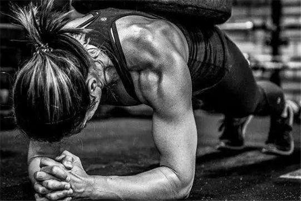 晚上適合做什么運(yùn)動 有氧運(yùn)動更好