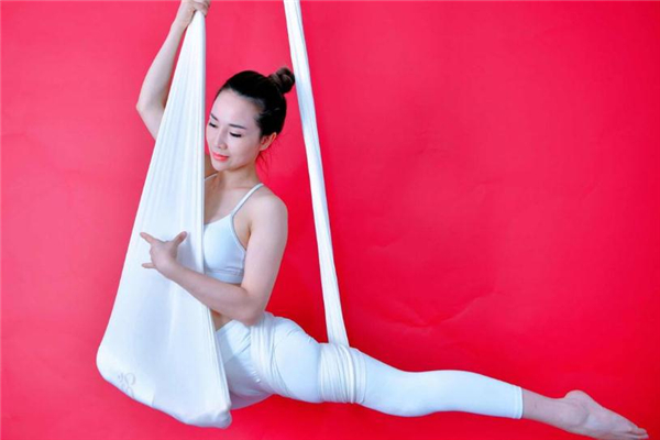空中瑜伽有體重限制嗎 不過度肥胖就行 空中瑜伽有體重限制嗎 不過度肥胖就行