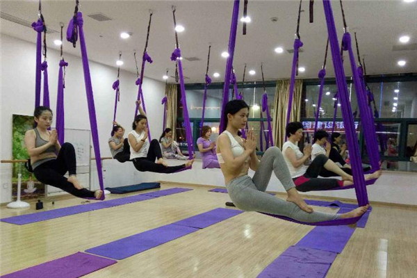 空中瑜伽有體重限制嗎 不過度肥胖就行 空中瑜伽有體重限制嗎 不過度肥胖就行