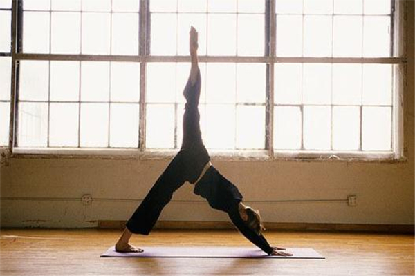 高溫瑜伽是有氧運(yùn)動(dòng)嗎 屬于有氧的一種 高溫瑜伽是有氧運(yùn)動(dòng)嗎 屬于有氧的一種