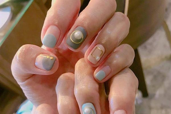 耐看美甲圖案 經(jīng)典顯白美甲圖片 耐看美甲圖案 經(jīng)典顯白美甲圖片