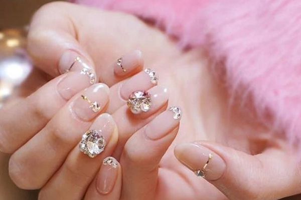 耐看美甲圖案 經(jīng)典顯白美甲圖片 耐看美甲圖案 經(jīng)典顯白美甲圖片