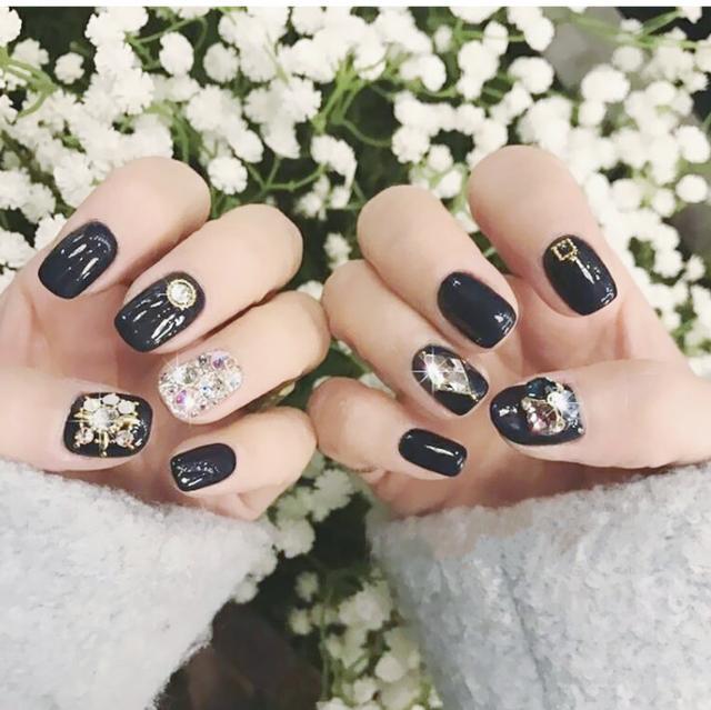 黑色鉆石美甲圖片 耀眼夸張黑色鉆石美甲 黑色鉆石美甲圖片 耀眼夸張黑色鉆石美甲