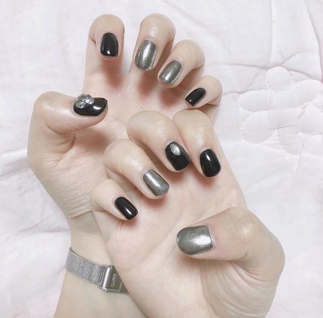 黑色鉆石美甲圖片 耀眼夸張黑色鉆石美甲 黑色鉆石美甲圖片 耀眼夸張黑色鉆石美甲