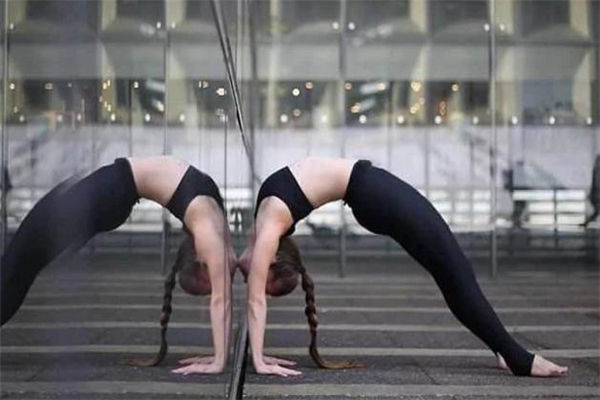 經期可以練高溫瑜伽嗎 并不太適合 經期可以練高溫瑜伽嗎 并不太適合