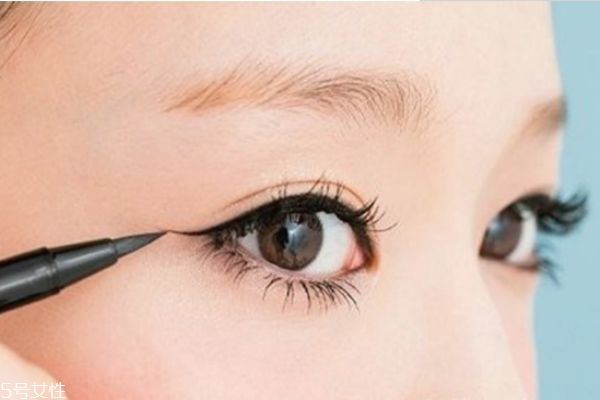 嫁接睫毛可以化妝嗎 怎樣嫁接睫毛更顯濃密 嫁接睫毛可以化妝嗎 怎樣嫁接睫毛更顯濃密