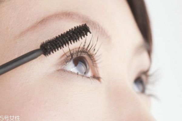 大眼娃娃妝怎么化 韓國(guó)大眼妝畫法