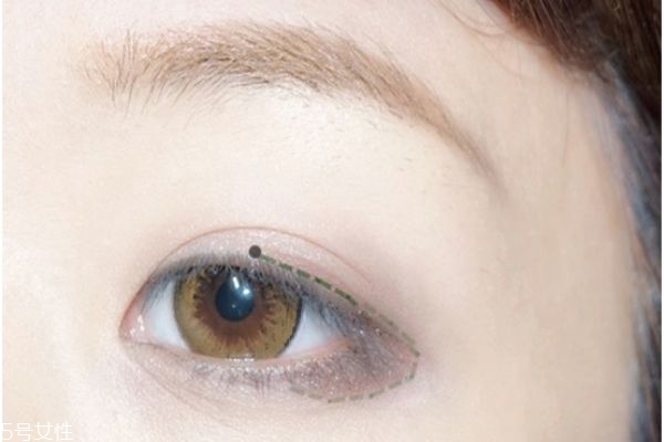 大眼娃娃妝怎么化 韓國(guó)大眼妝畫法