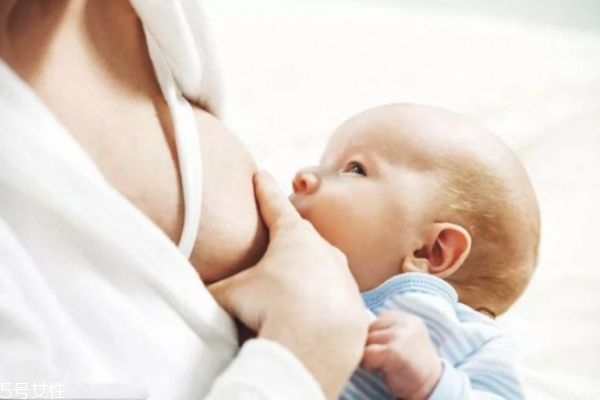 寶寶吃母乳的好處 母乳喂養(yǎng)對(duì)媽媽的好處 寶寶吃母乳的好處 母乳喂養(yǎng)對(duì)媽媽的好處