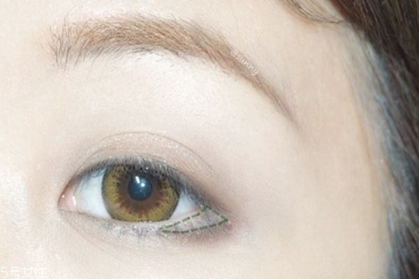 大眼娃娃妝怎么化 韓國(guó)大眼妝畫法