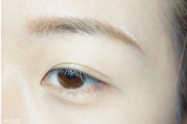 大眼娃娃妝怎么化 韓國(guó)大眼妝畫法