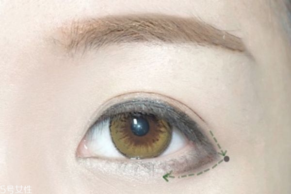 大眼娃娃妝怎么化 韓國(guó)大眼妝畫法