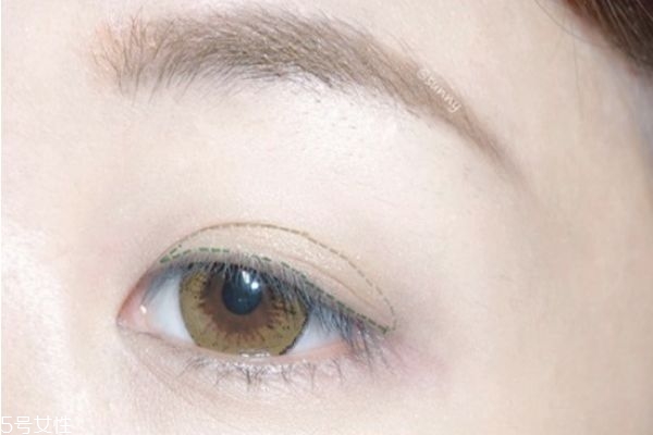 大眼娃娃妝怎么化 韓國(guó)大眼妝畫法
