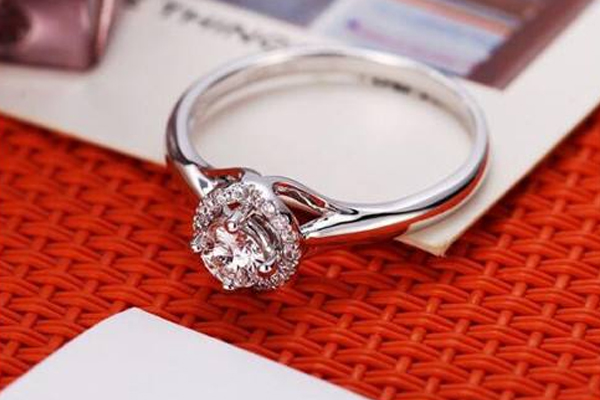 無名指戴戒指是什么意思 代表永不言棄 無名指戴戒指是什么意思 代表永不言棄