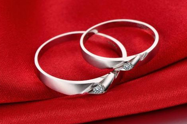 無名指戴戒指是什么意思 代表永不言棄 無名指戴戒指是什么意思 代表永不言棄