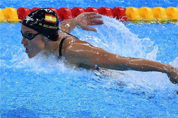 蝶泳換氣技巧 掌握最佳呼吸時機