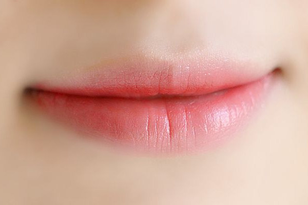 嘴唇如何過冬 嘴唇干裂脫皮保護技巧 嘴唇如何過冬 嘴唇干裂脫皮保護技巧