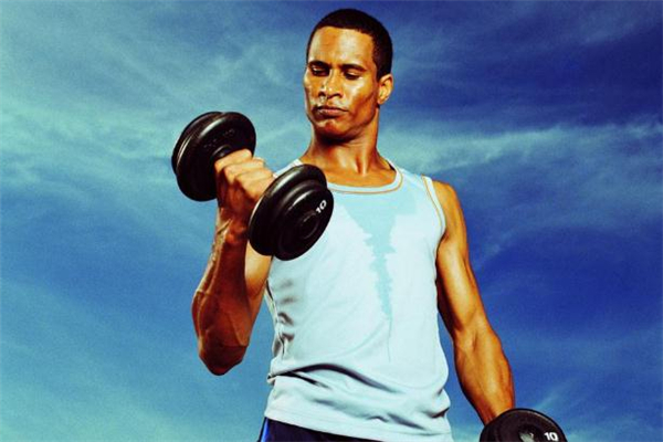 啞鈴飛鳥多久練出胸肌 和訓(xùn)練強(qiáng)度有關(guān) 啞鈴飛鳥多久練出胸肌 和訓(xùn)練強(qiáng)度有關(guān)