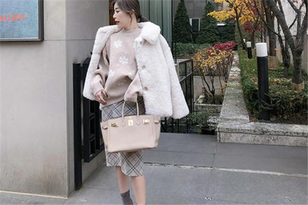 毛衣搭配什么外套好看 這幾種不會(huì)過(guò)時(shí) 毛衣搭配什么外套好看 這幾種不會(huì)過(guò)時(shí)