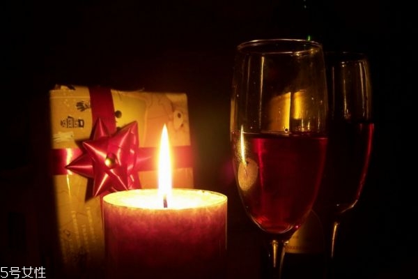 女性喝紅酒美容，一天喝多少比較好