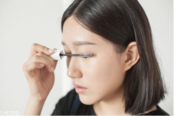 睫毛怎么刷最翹 夾翹睫毛很重要 睫毛怎么刷最翹 夾翹睫毛很重要