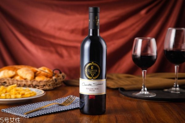 女性喝紅酒美容，一天喝多少比較好